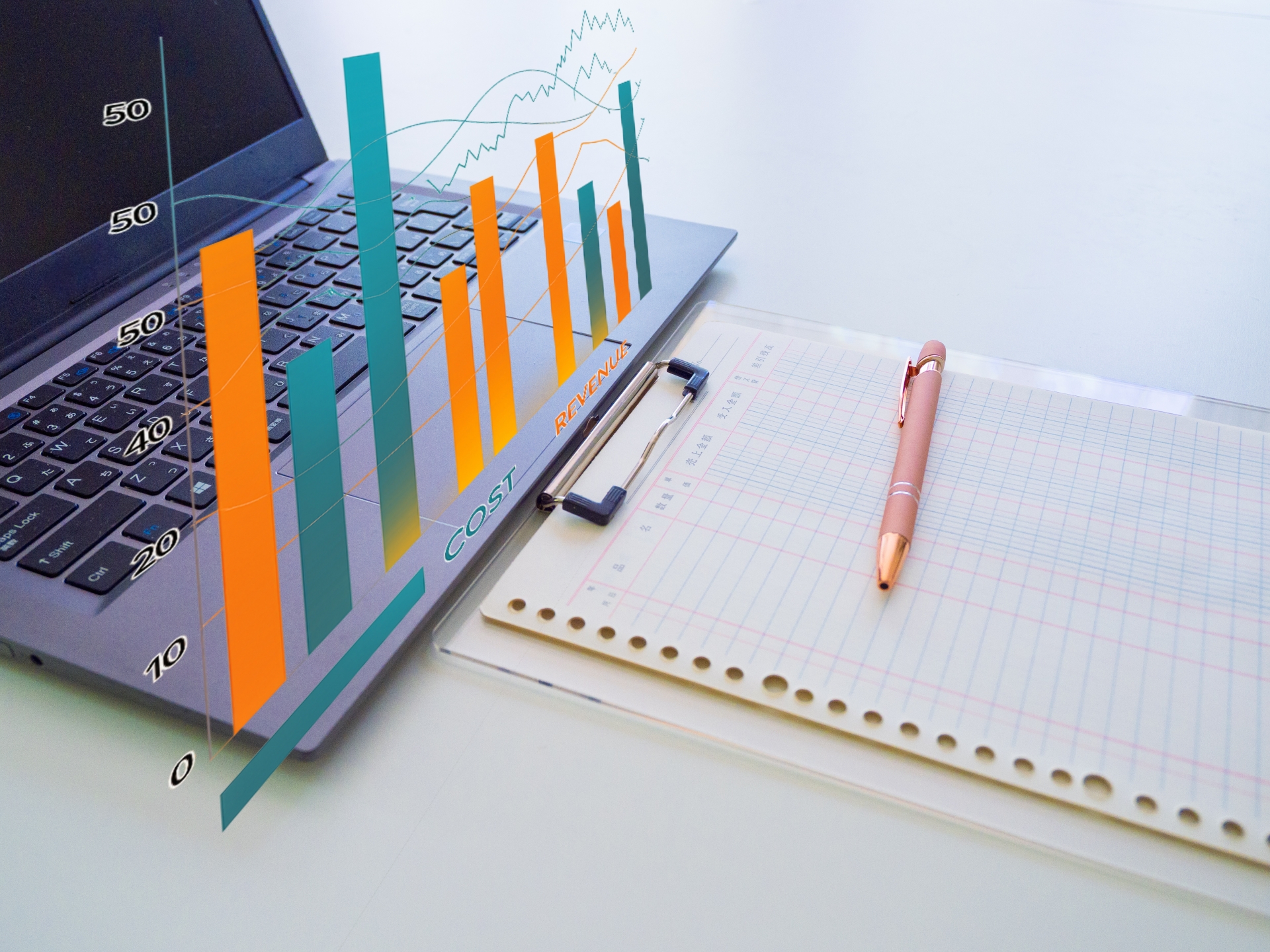 パソコンとノートとグラフ