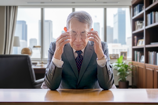 悩む社長